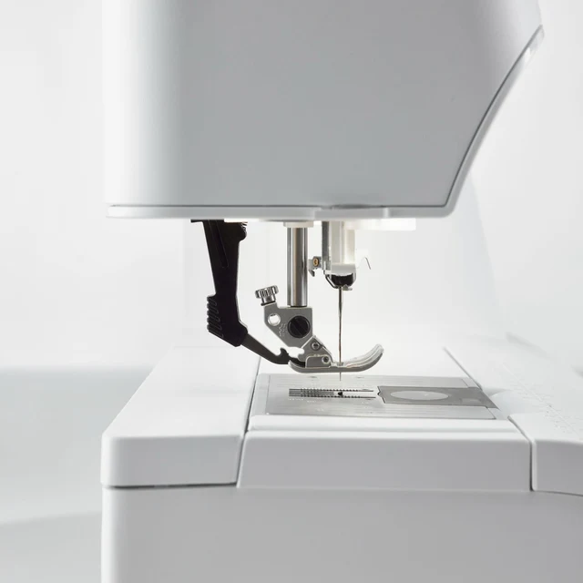 pfaff-expression-710-elektronisches-Fußheben